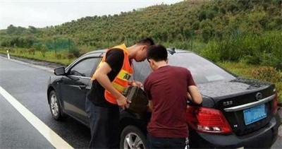 鹤壁永福道路救援